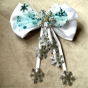 White and Silver Snowflake Alligator Clip Hair Bow 6 Inches New
